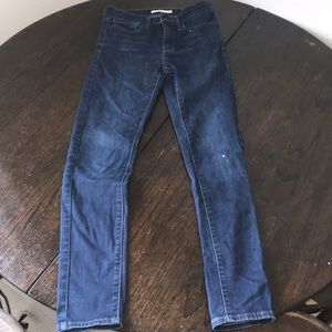 Levi’s Slimming Skinny Jeans